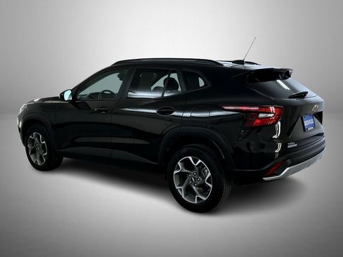 Used 2025 Chevrolet Trax LT FWD image 7