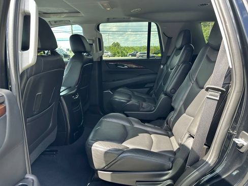 Used 2018 Cadillac Escalade Luxury AWD/4WD image 52