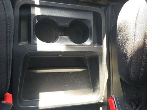 Used 2020 Ford Explorer XLT image 13