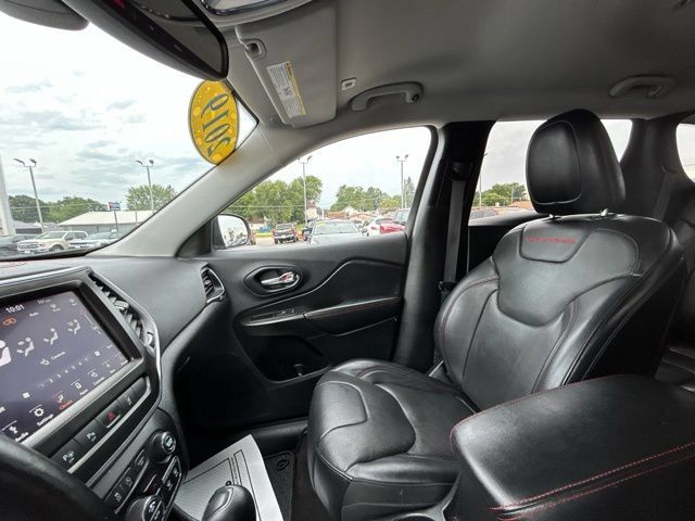 Used 2019 Jeep Cherokee Trailhawk AWD/4WD image 53