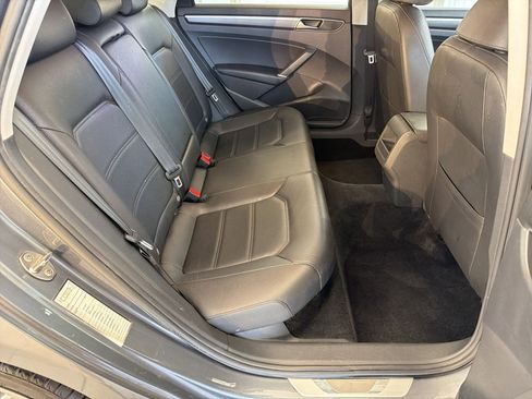 Used 2018 Volkswagen Passat 2.0T R-Line FWD image 27