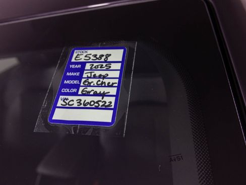 New 2025 Jeep Grand Cherokee Altitude image 39