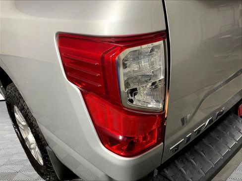 Used 2018 Nissan Titan SV w/ SV Convenience Package AWD/4WD image 24
