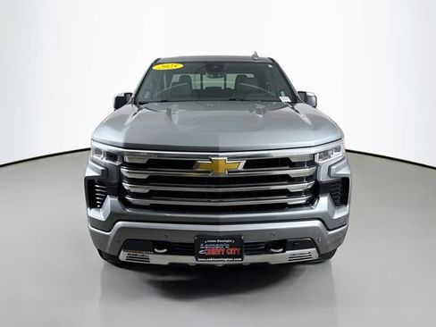 Used 2025 Chevrolet Silverado 1500 High Country w/ High Country Premium Package AWD/4WD image 2