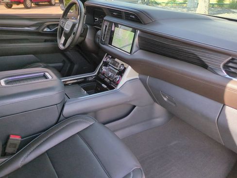 Used 2023 GMC Yukon Denali w/ LPO, Floor Liner Package AWD/4WD image 16
