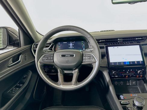 Used 2022 Jeep Grand Cherokee Limited 4xe w/ Luxury Tech Group II image 17