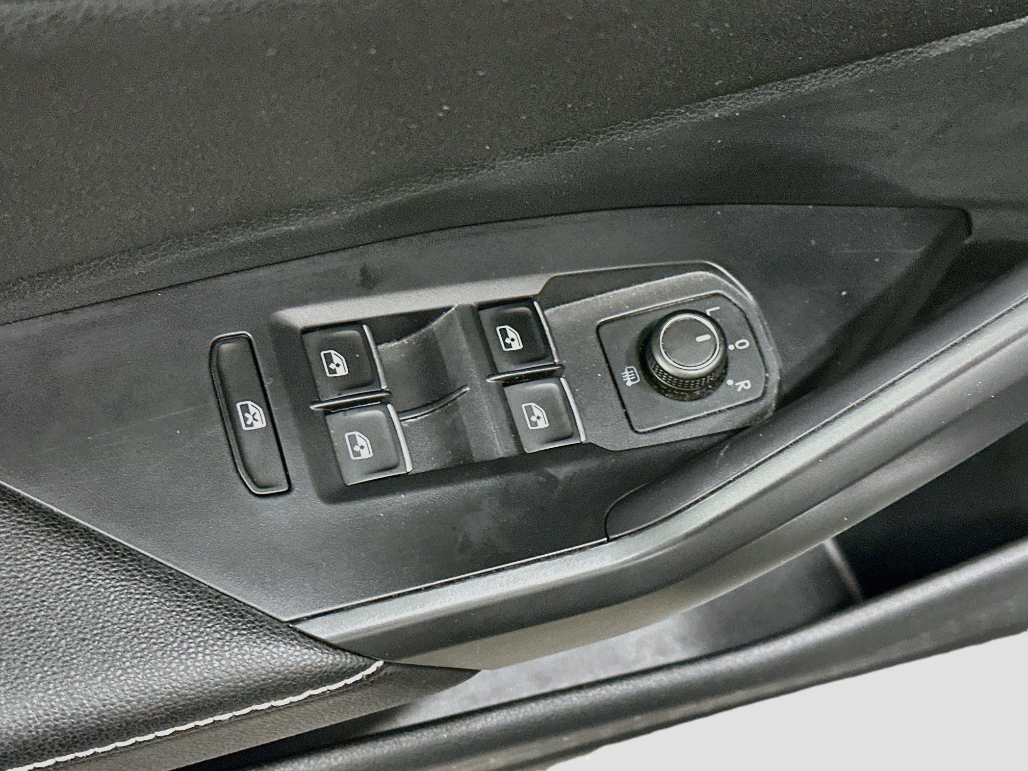 Used 2024 Volkswagen Jetta SE FWD image 15