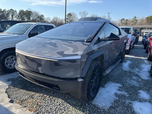 Used 2025 Tesla Cybertruck AWD Crew Cab image 1