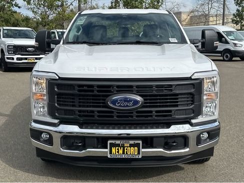 New 2026 Ford F250 XL w/ XL Chrome Package image 2