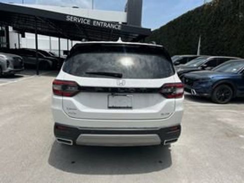 Used 2023 Honda Pilot Elite image 6