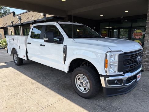 Used 2023 Ford F250 XL w/ FX4 Off-Road Package AWD/4WD image 4