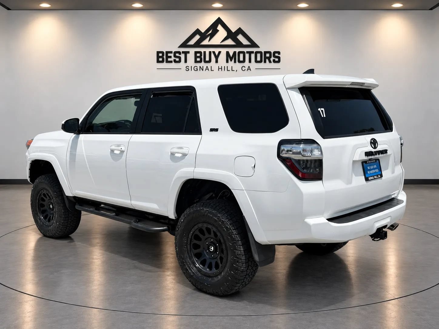 Used 2017 Toyota 4Runner SR5 AWD/4WD image 6