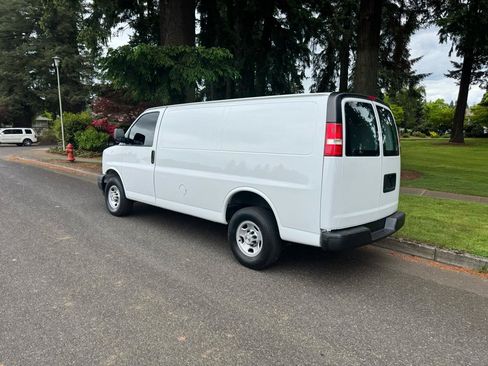 Used 2020 Chevrolet Express 2500 w/ Communications Package RWD image 3