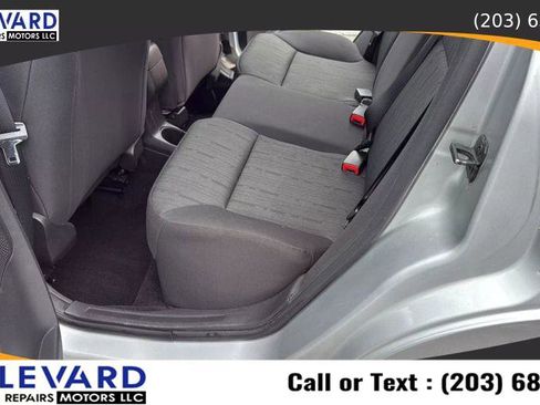 Used 2010 Ford Focus SE image 25