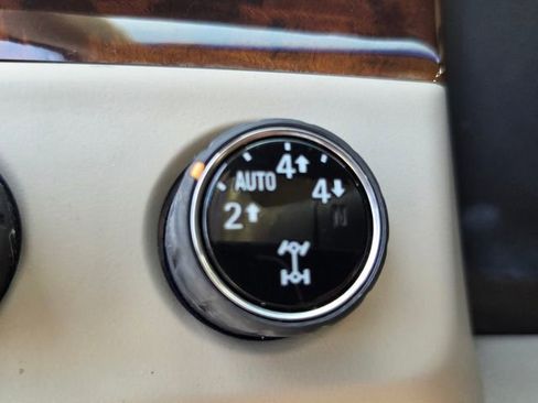 Used 2016 Cadillac Escalade Luxury image 32