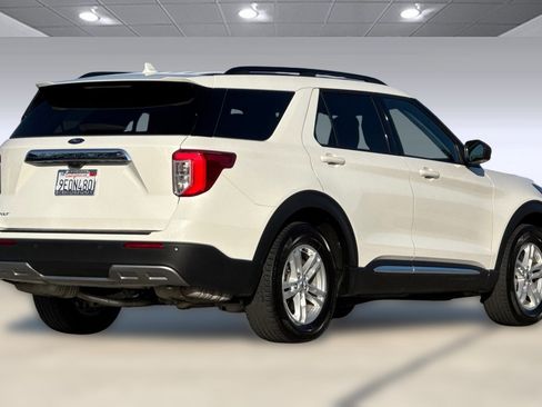 Used 2023 Ford Explorer XLT w/ Equipment Group 202A image 3