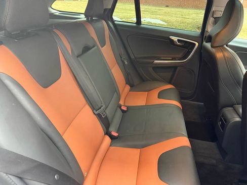 Used 2018 Volvo V60 T5 Cross Country w/ Convenience Package image 22