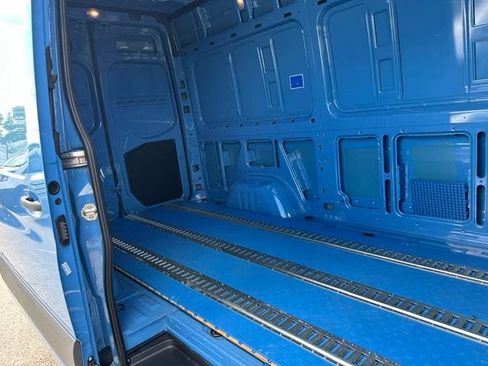 Used 2024 Mercedes-Benz Sprinter 2500 image 9
