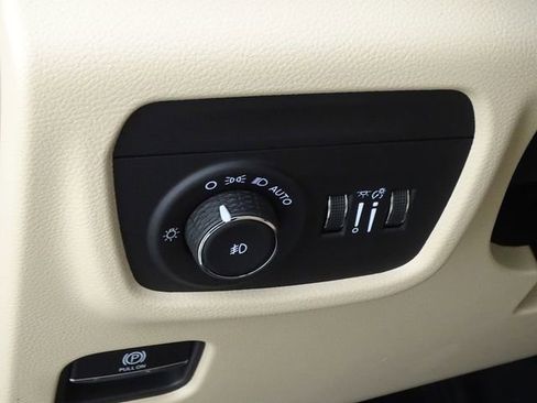 Used 2025 Jeep Grand Cherokee L Limited image 20