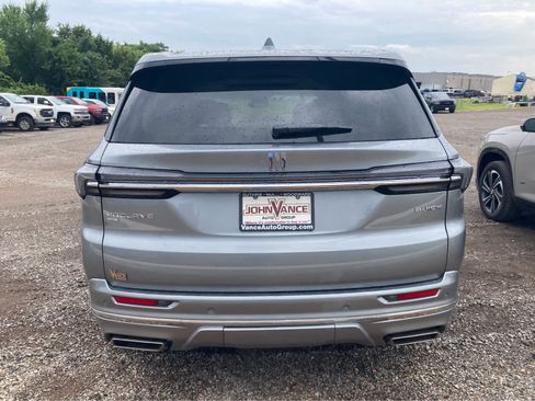 Used 2025 Buick Enclave Avenir AWD/4WD image 11