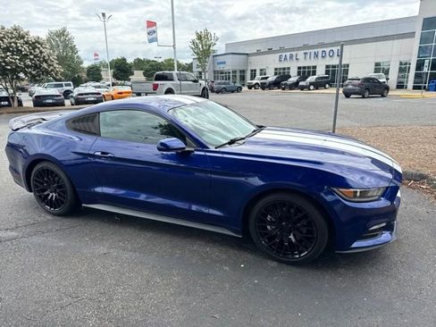 Used 2016 Ford Mustang Coupe RWD image 4