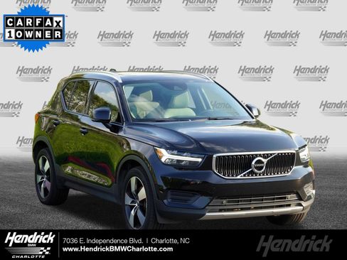 Used 2020 Volvo XC40 T5 Momentum w/ Protection Package Premier AWD/4WD image 1