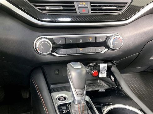 Used 2023 Nissan Altima 2.5 SR w/ SR Premium Package image 9