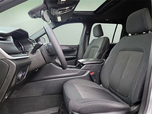 Used 2024 Jeep Grand Cherokee Laredo X image 16