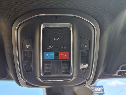 Used 2025 Jeep Grand Cherokee Altitude image 24
