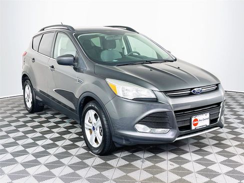 Used 2015 Ford Escape SE image 1