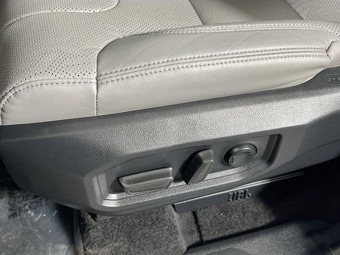 Used 2024 Toyota Tundra Limited AWD/4WD image 17