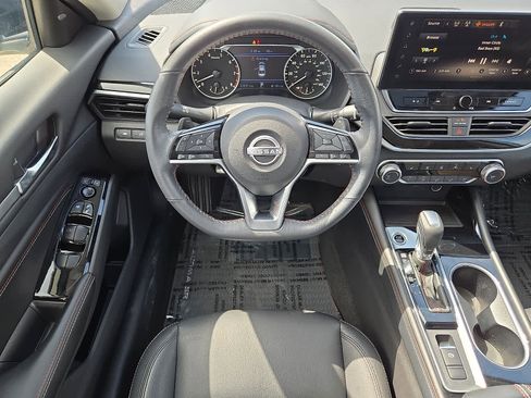 Used 2023 Nissan Altima 2.5 SR w/ SR Premium Package AWD/4WD image 12