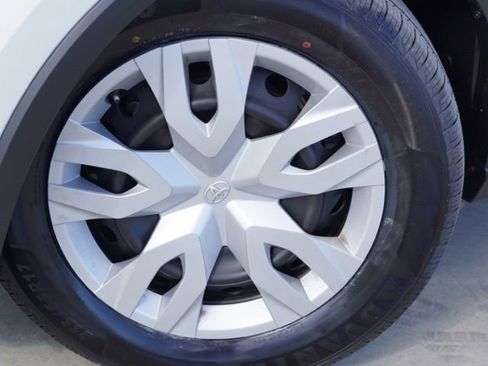 Used 2019 Toyota C-HR LE image 11