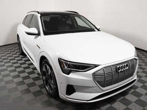 Used 2021 Audi e-tron Prestige w/ Prestige Package image 9