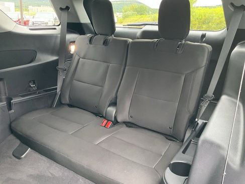 Used 2022 Ford Explorer XLT image 18