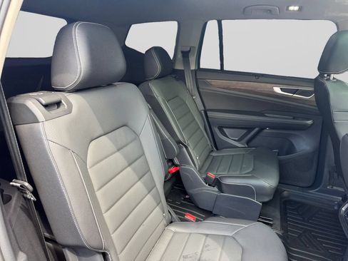 Used 2025 Volkswagen Atlas SEL AWD/4WD image 18