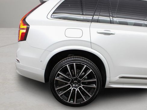 New 2026 Volvo XC90 B5 Ultra w/ Protection Package Premier AWD/4WD image 33