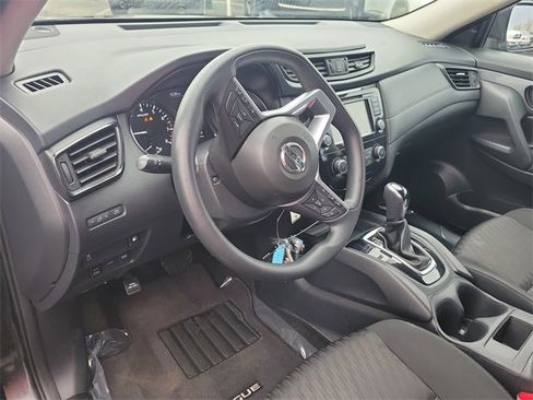 Used 2018 Nissan Rogue S image 20