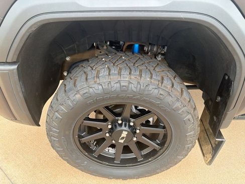 Used 2025 GMC Sierra 2500 AT4X AWD/4WD image 5