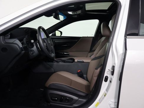 Certified 2025 Lexus ES 300h w/ Premium Package image 10