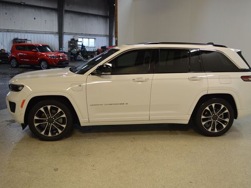 Used 2023 Jeep Grand Cherokee Overland w/ Advanced Protech Group III image 6