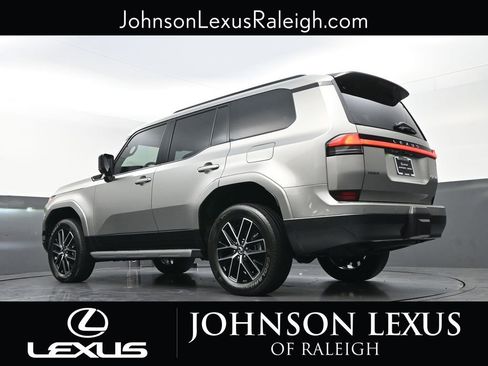 Used 2024 Lexus GX 550 w/ Cold Area Package AWD/4WD image 18