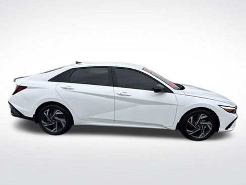 Certified 2025 Hyundai Elantra Sport FWD image 6