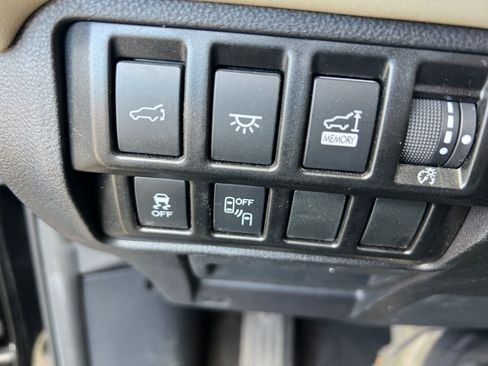 Used 2022 Subaru Ascent Limited AWD/4WD image 25