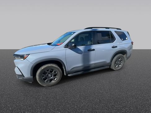 Used 2025 Honda Pilot TrailSport image 5