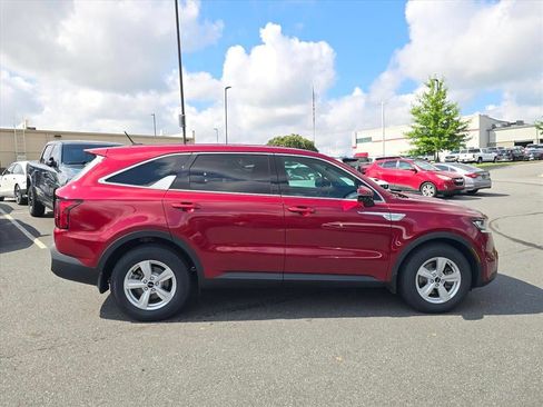 Used 2023 Kia Sorento LX FWD image 2