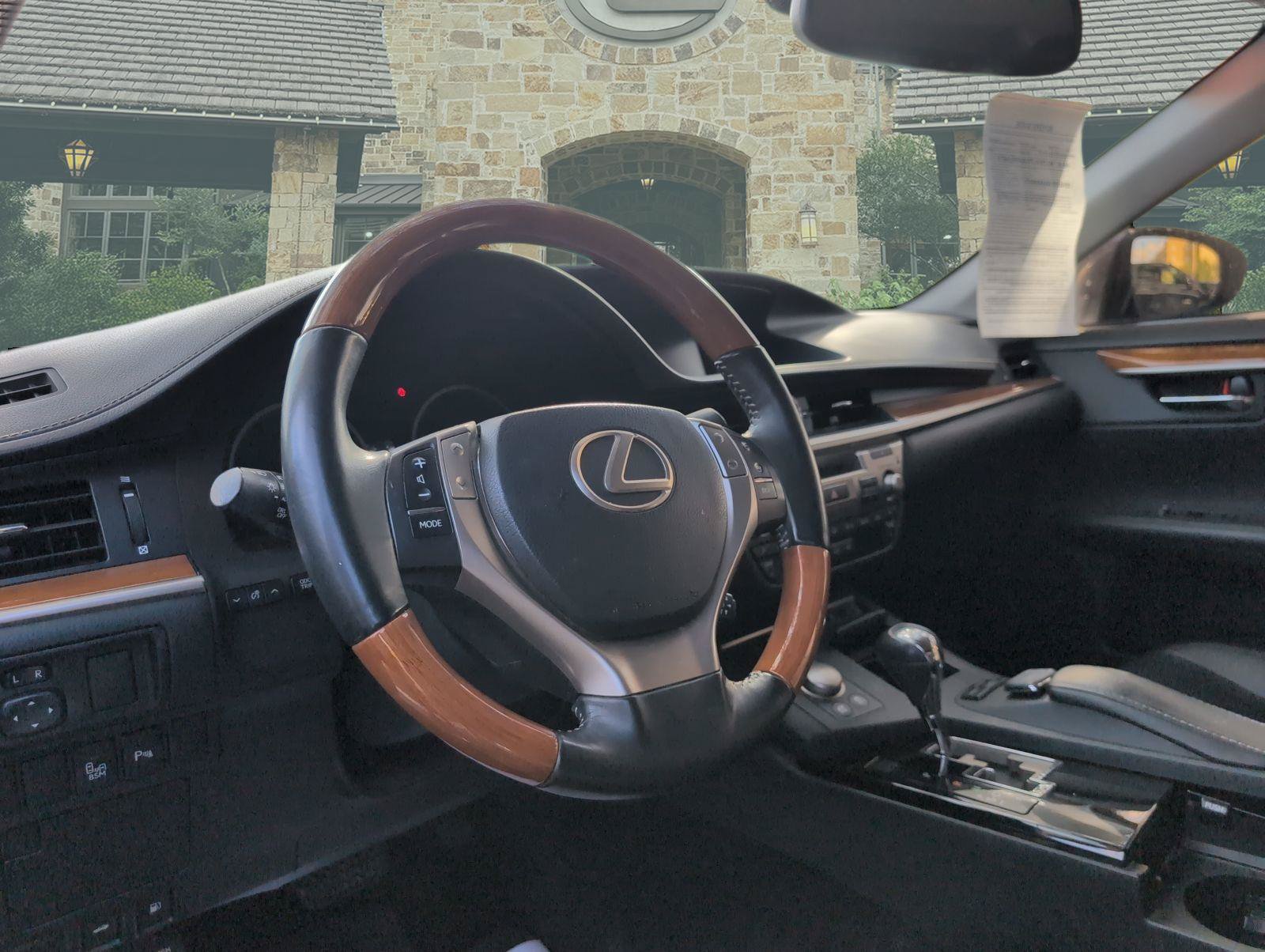 Used 2015 Lexus ES 300h w/ Navigation System Package FWD image 6