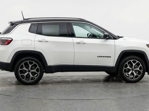 Used 2025 Jeep Compass Limited image 11