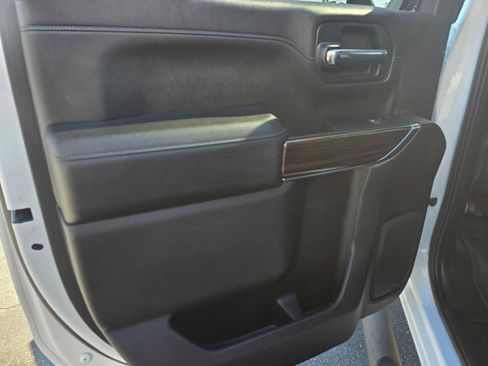 Used 2022 Chevrolet Silverado 1500 LT Trail Boss w/ Convenience Package II image 18