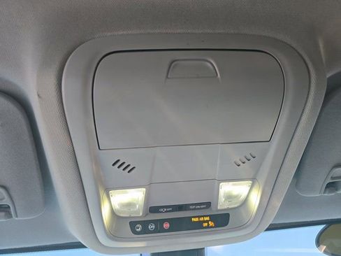 Used 2023 GMC Acadia SLE image 34